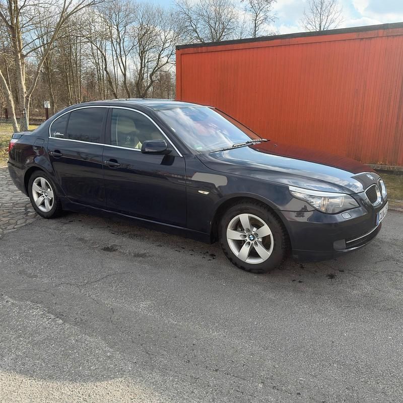 Gebraucht BMW 525 197 PS (144 kW) 2009 Blau Limousine