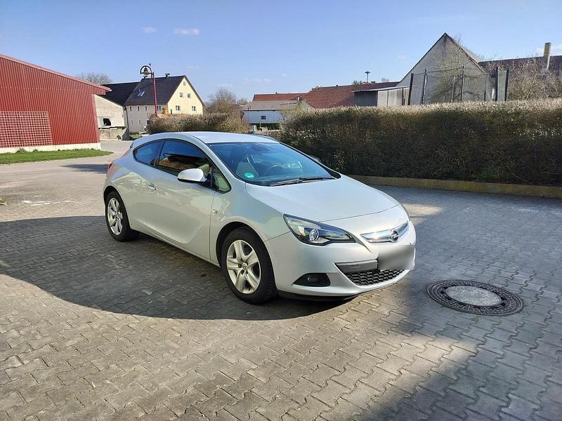 Gebraucht Opel Astra 140 PS (102 kW) 2012 Coupé