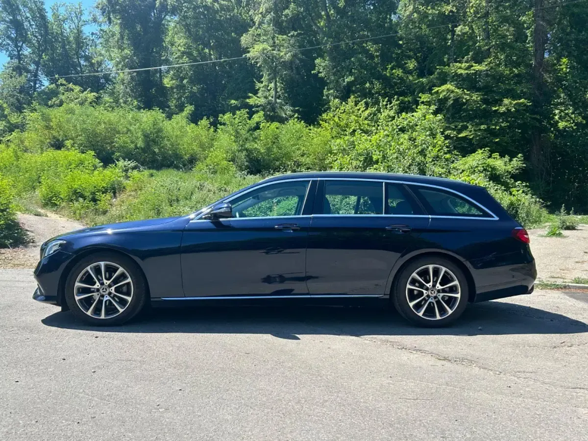 Gebraucht Mercedes E220 Avantgarde 194 PS (142 kW) 2019 Blau Kombi