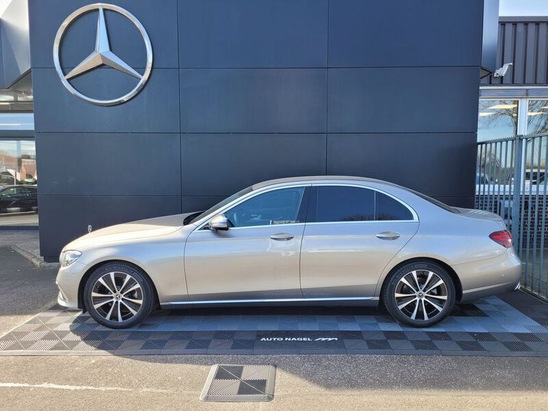 Gebraucht Mercedes E220 Exclusive 200 PS (147 kW) 2023 Mojavesilber  metalliclack Limousine