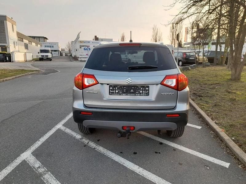 Gebraucht Suzuki Vitara Comfort 120 PS (88 kW) 2017 Grau SUV