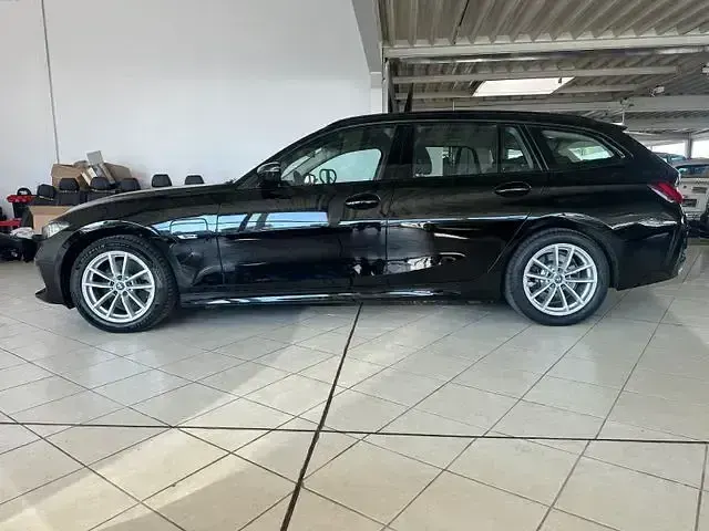 Gebraucht BMW 320e Shadowline 350 PS (257 kW) 2023 Schwarz Limousine