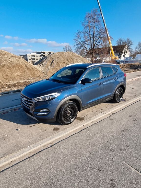 Blau Gebraucht 2018 Hyundai Tucson Advantage SUV | 14.000 € (Fairer Preis) - Bild 1/4