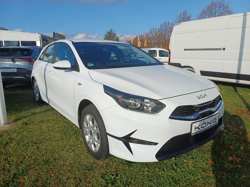 Gebraucht Kia Ceed Edition 7 101 PS (74 kW) 2023 Weiß Kleinwagen