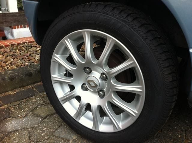 Gebraucht Renault Twingo Initiale 75 PS (55 kW) 2004 Silber metallic Kleinwagen