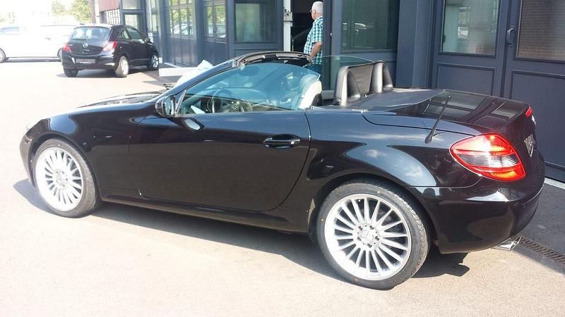 Gebraucht Mercedes SLK200 184 PS (135 kW) 2010 Schwarz Cabrio
