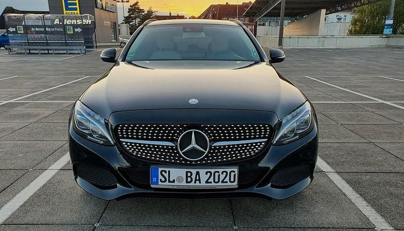 Schwarz Gebraucht 2016 Mercedes C220 Kombi | 11.000 € - Bild 1/4
