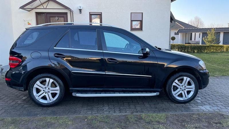 Gebraucht Mercedes ML350 211 PS (155 kW) 2009 Schwarz SUV