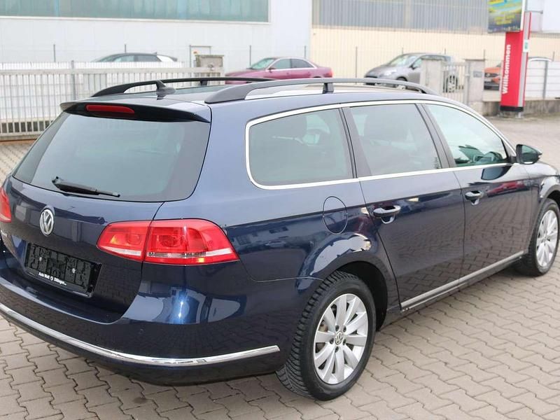 Gebraucht VW Passat Comfortline 122 PS (89 kW) 2014 Night blue metallic Kombi
