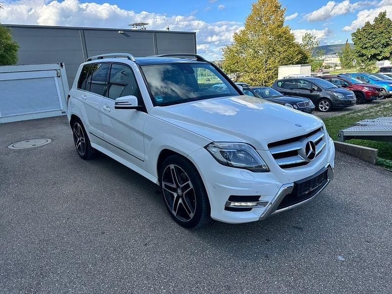 Weiß Gebraucht 2015 Mercedes GLK220 AMG SUV | 12.599 € (Guter Preis) - Bild 1/4