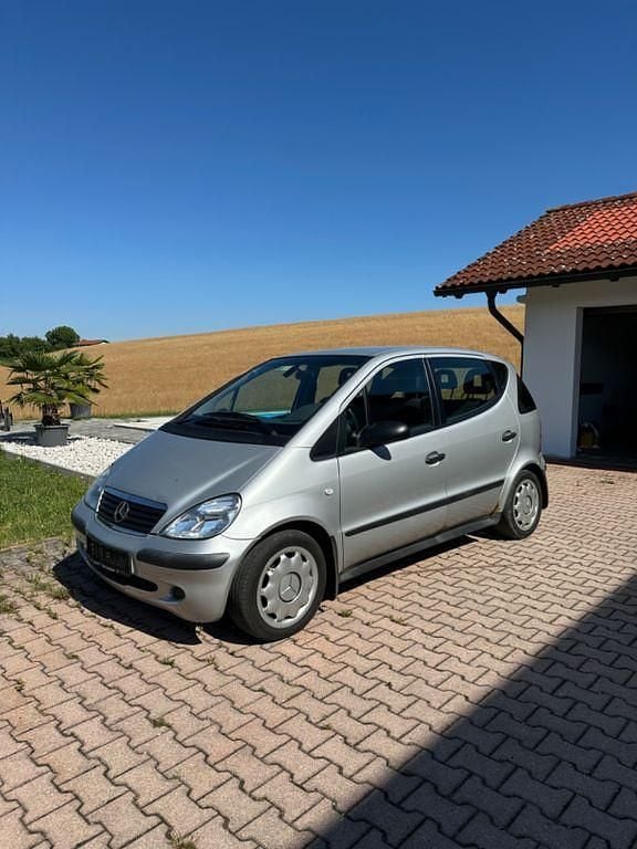 Silber Gebraucht 2002 Mercedes A170 Classic Van / Kleinbus | 1.150 € (Fairer Preis) - Bild 1/4