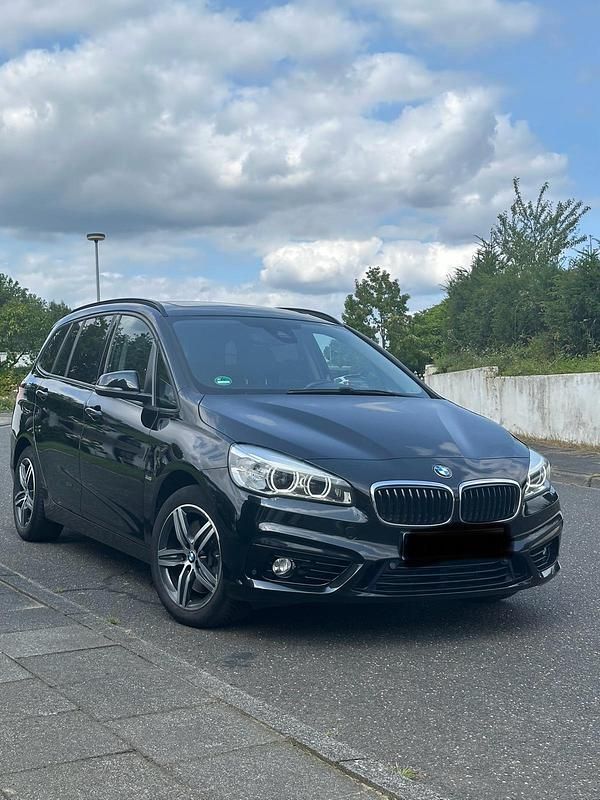 Schwarz Gebraucht 2017 BMW 220 Gran Tourer Sport Line Van / Kleinbus | 18.950 € (Fairer Preis) - Bild 1/4