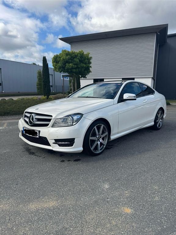 Weiß Gebraucht 2011 Mercedes C250 Edition 1 Coupé | 14.800 € (Fairer Preis) - Bild 1/4
