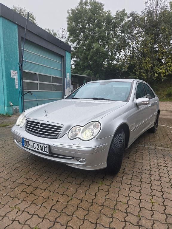 Silber Gebraucht 2003 Mercedes C180 Avantgarde Limousine | 2.950 € (Fairer Preis) - Bild 1/4