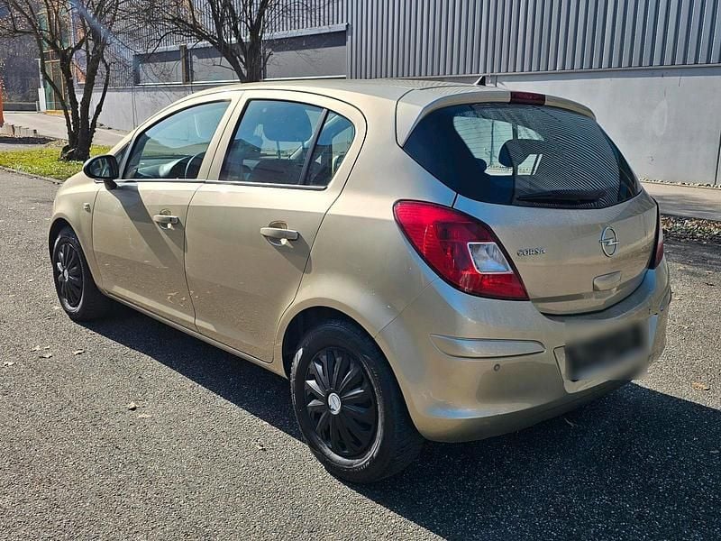 Gebraucht Opel Corsa 90 PS (66 kW) 2009 Gold Kleinwagen