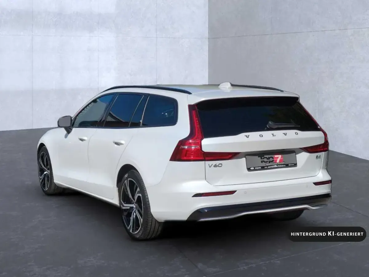 Gebraucht Volvo V60 145 PS (106 kW) 2024 Kombi