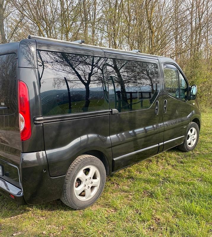 Gebraucht Opel Vivaro 145 PS (106 kW) 2011 Schwarz Van / Kleinbus