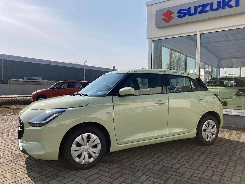Neu Suzuki Swift 83 PS (61 kW) 2025 Gelb Kleinwagen