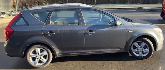 Grau Gebraucht 2012 Kia Ceed Sportswagon Edition 7 Kombi | 4.999 € (Guter Preis) - Bild 1/4