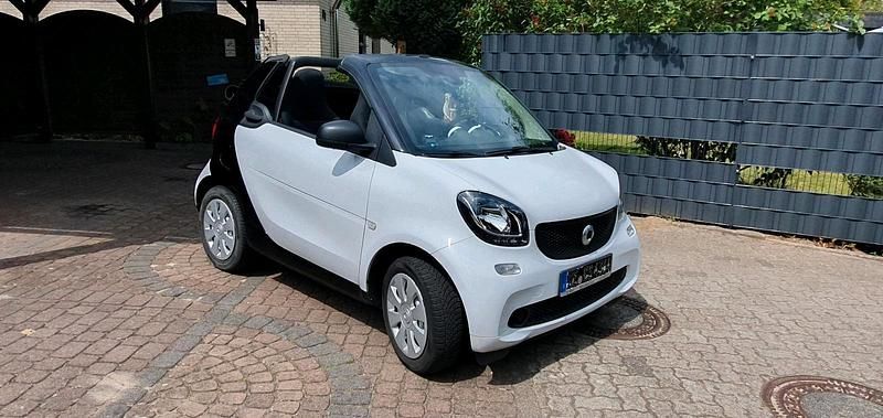 Gebraucht Smart ForTwo Cabrio Basis 71 PS (52 kW) 2019 Andere farben Cabrio