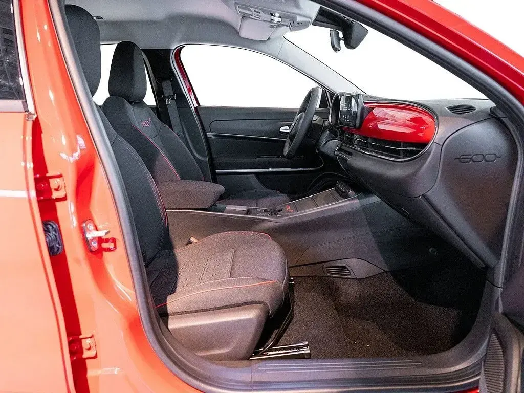 Gebraucht Fiat 600E Red 114 kW (156 PS) 2024 Rot SUV