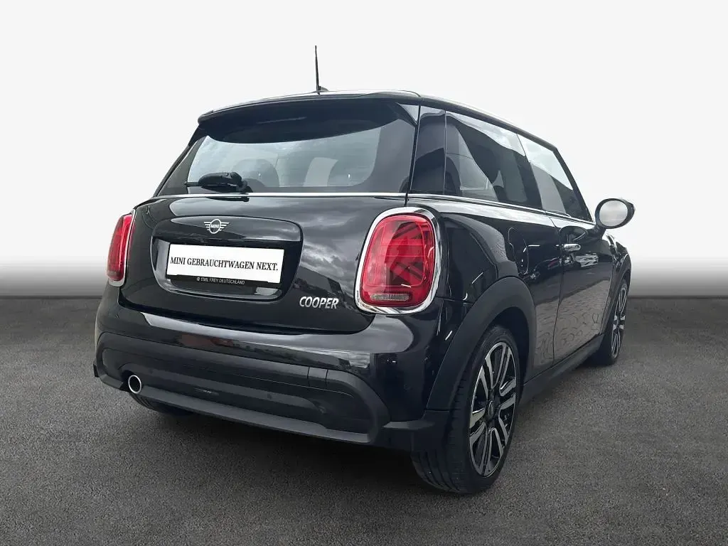 Gebraucht Mini Cooper Classic 136 PS (100 kW) 2021 Midnight black metallic Kleinwagen