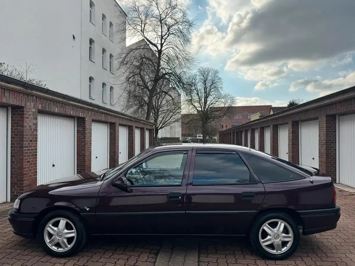 Gebraucht Opel Vectra Selection 71 PS (52 kW) 1995 Violet Limousine