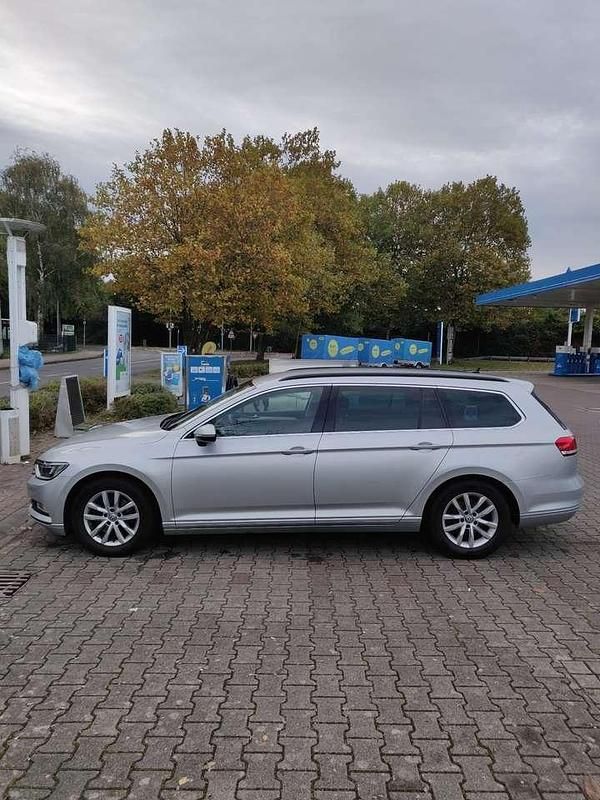 Gebraucht VW Passat Comfortline 150 PS (110 kW) 2017 Silber Limousine