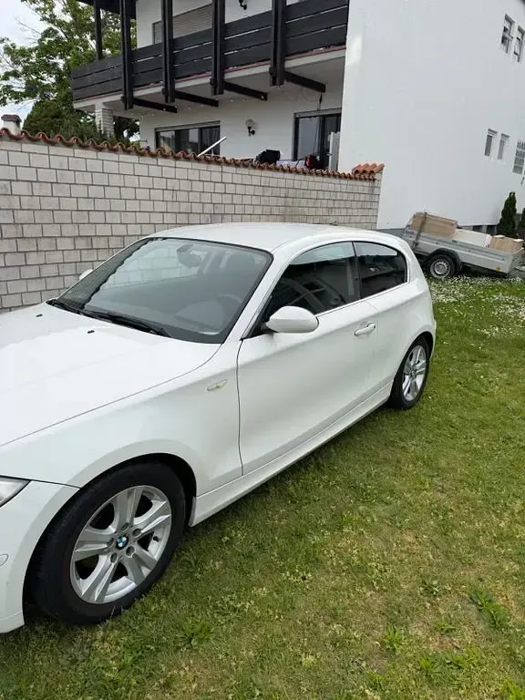 Gebraucht BMW 116 122 PS (89 kW) 2007 Weiß Kleinwagen