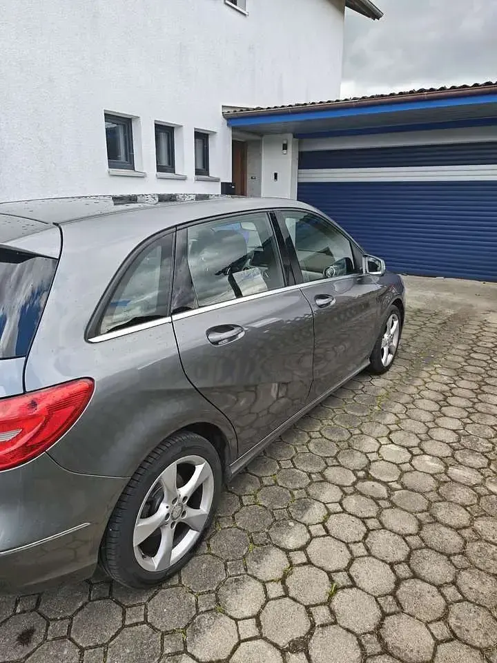 Gebraucht Mercedes B200 156 PS (114 kW) 2014 Van / Kleinbus