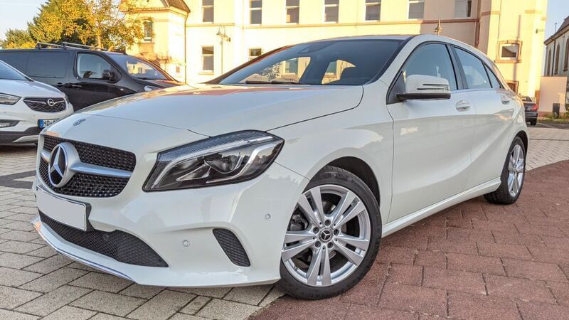 Weiß Gebraucht 2017 Mercedes A180 Urban Limousine | 13.900 € (Guter Preis) - Bild 1/4