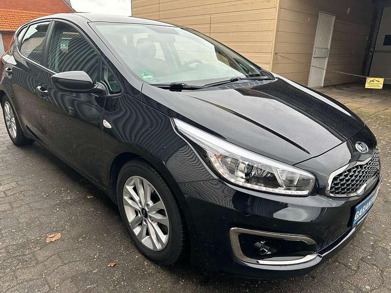 Gebraucht Kia Ceed Edition 7 99 PS (72 kW) 2018 (1k) zilinaschwarz met. Kleinwagen