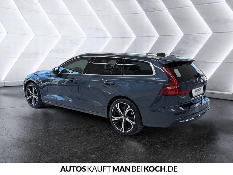 Gebraucht Volvo V60 Plus 349 PS (256 kW) 2025 72300 denim blue Kombi