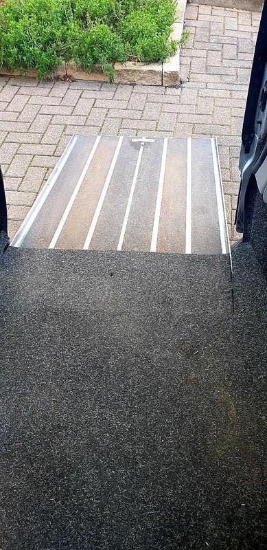 Gebraucht Kia Carnival 192 PS (141 kW) 2012 Silber Van / Kleinbus