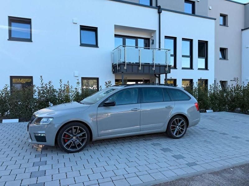 Grau Gebraucht 2015 Skoda Octavia RS Limousine | 13.900 € (Fairer Preis) - Bild 1/4