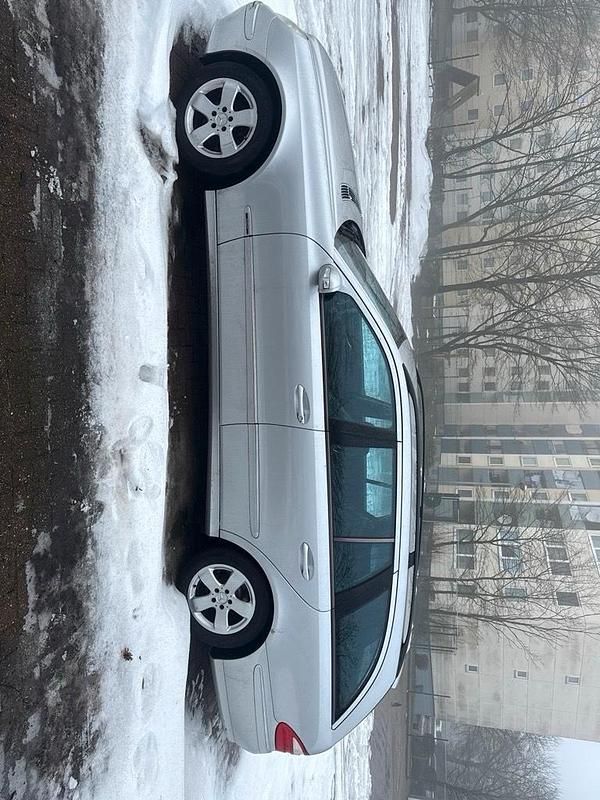 Gebraucht Mercedes E270 Avantgarde 177 PS (130 kW) 2003 Silber Kombi
