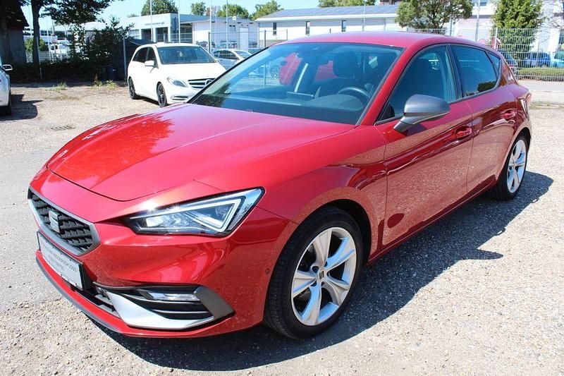 Rot Gebraucht 2020 Seat Leon FR Limousine | 16.495 € (Fairer Preis) - Bild 1/4