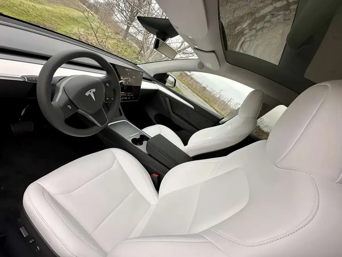 Gebraucht Tesla Model Y Long Range RWD 219 kW (299 PS) 2024 SUV