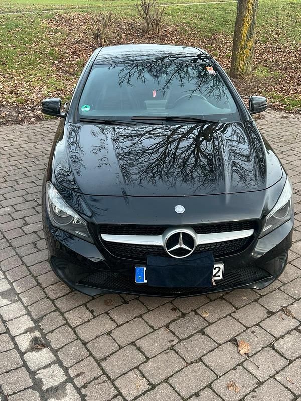 Gebraucht Mercedes CLA200 154 PS (113 kW) 2015 Schwarz Limousine
