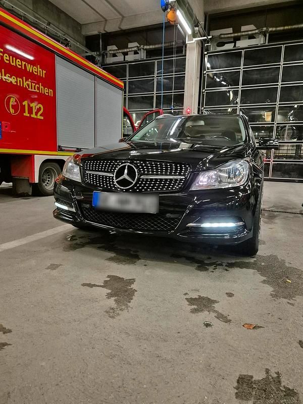 Schwarz Gebraucht 2012 Mercedes C220 Kombi | 8.799 € (Guter Preis) - Bild 1/4