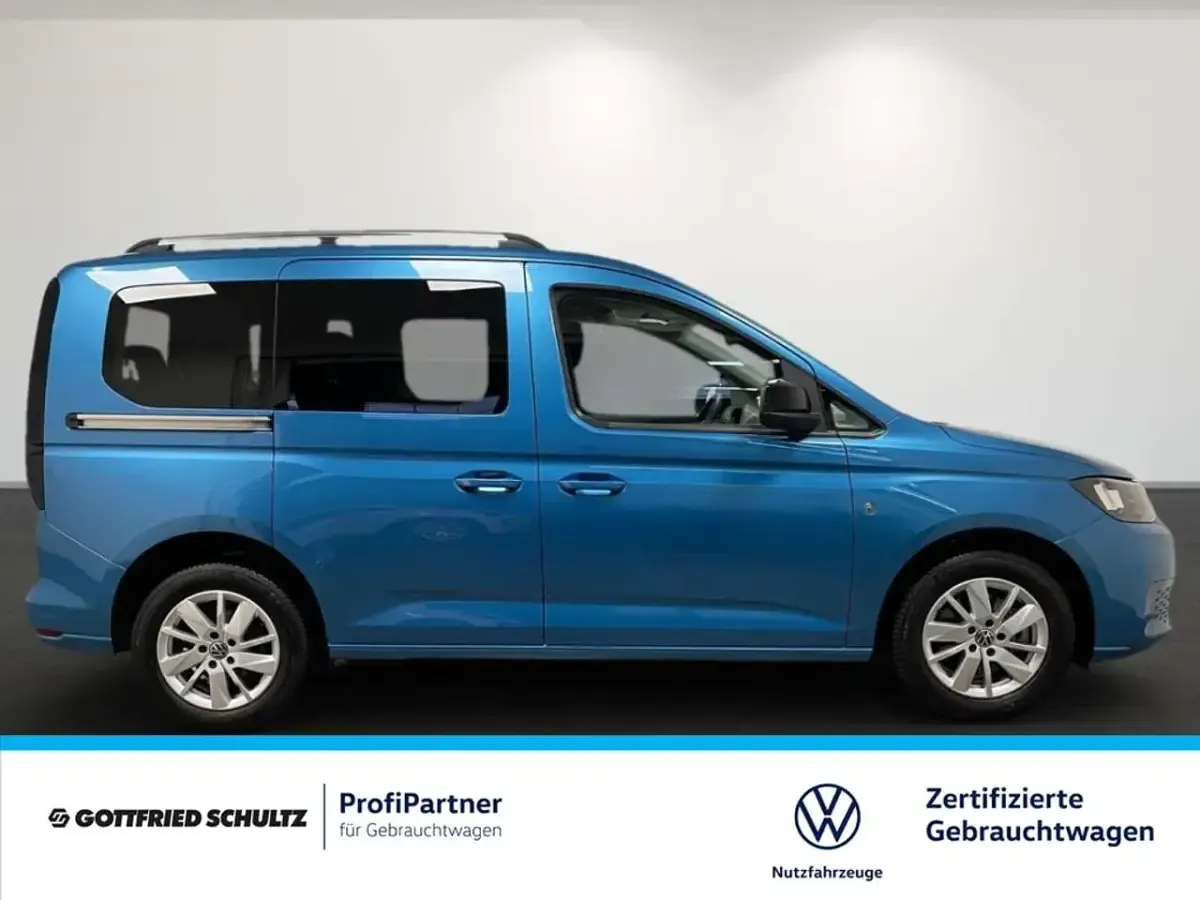 Gebraucht VW Caddy Life 114 PS (83 kW) 2023 Costa azul metallic Van / Kleinbus