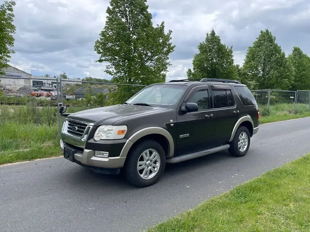Gebraucht Ford V8 296 PS (217 kW) 2008 Braun SUV