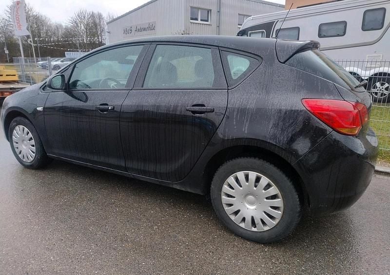 Gebraucht Opel Astra 116 PS (85 kW) 2011 Schwarz Limousine