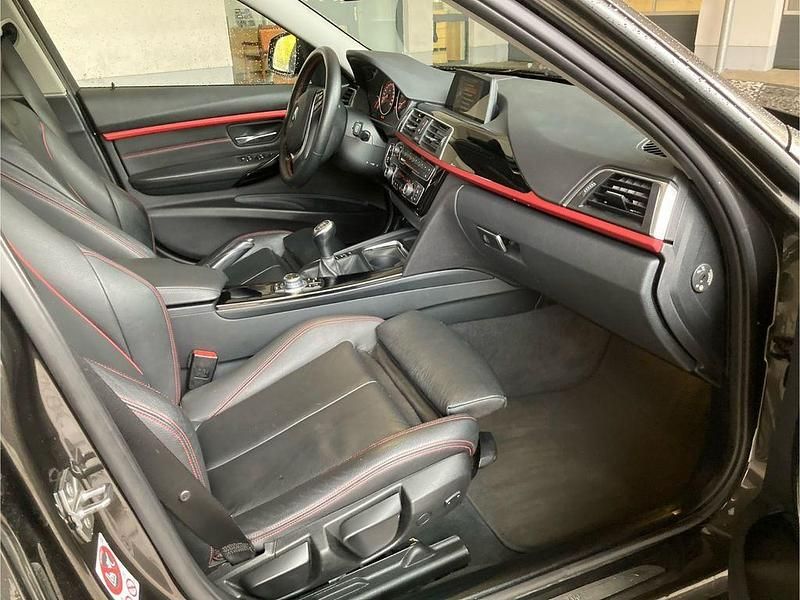 Braun Gebraucht 2016 BMW 320 Comfort Edition Kombi | 20.950 € (Teuer) - Bild 1/4