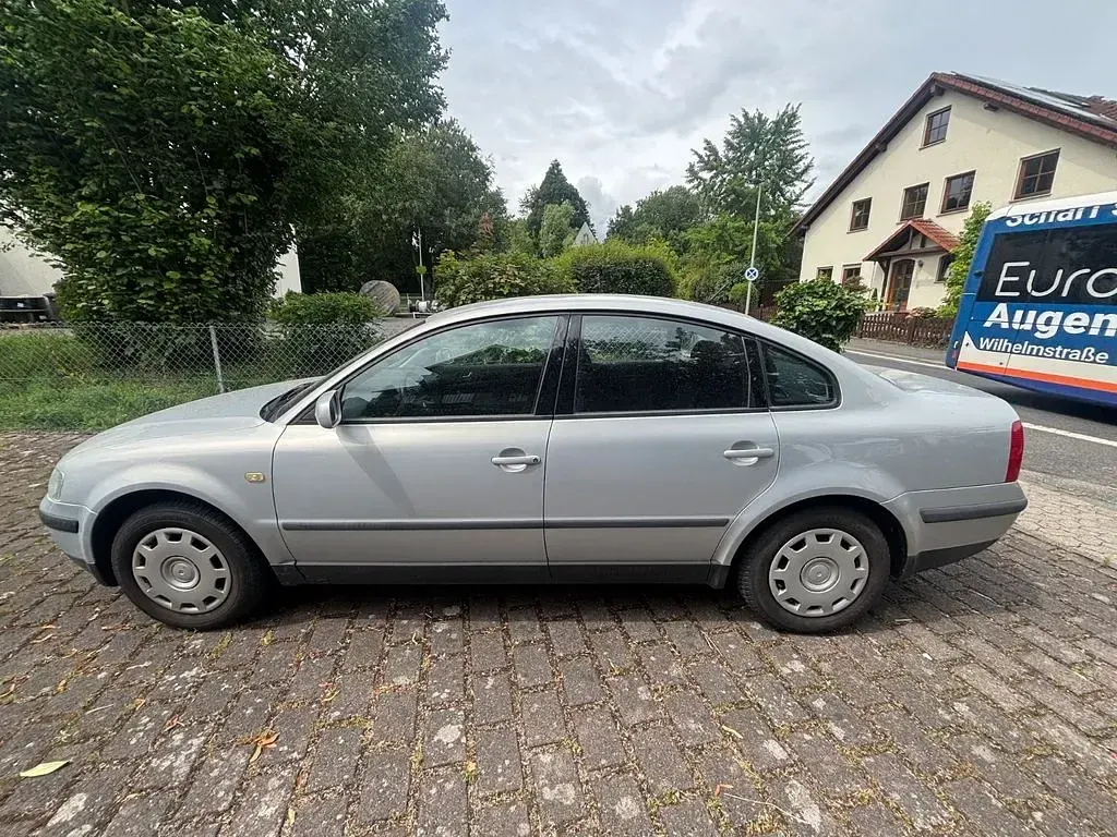 Gebraucht VW Passat Comfortline 101 PS (74 kW) 1999 Silber Limousine