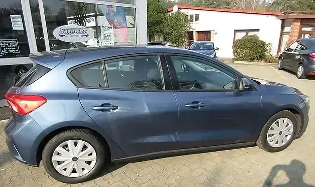 Gebraucht Ford Focus Trend 125 PS (91 kW) 2020 Blau SUV