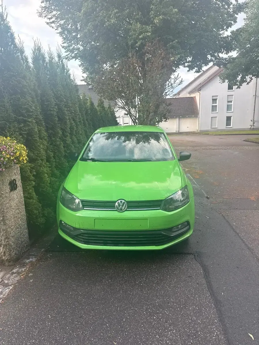 Gebraucht VW Polo 70 PS (51 kW) 2017 Grün Kleinwagen