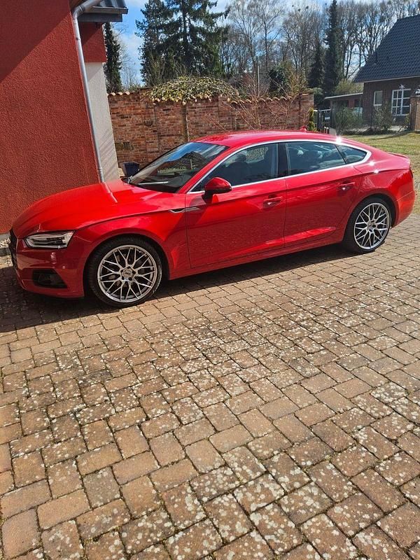 Gebraucht Audi A5 Sportback Ambiente 218 PS (160 kW) 2018 Rot Kleinwagen