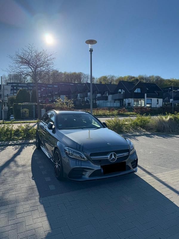 Grau Gebraucht 2018 Mercedes C43 AMG AMG Kombi | 29.999 € (Fairer Preis) - Bild 1/4