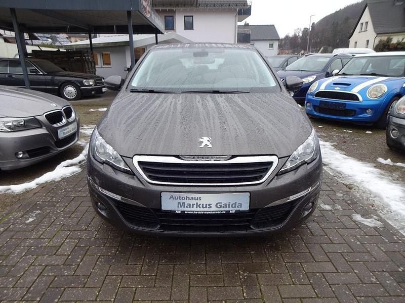 Grau Gebraucht 2014 Peugeot 308 Active Limousine | 4.950 € (Superpreis) - Bild 1/4